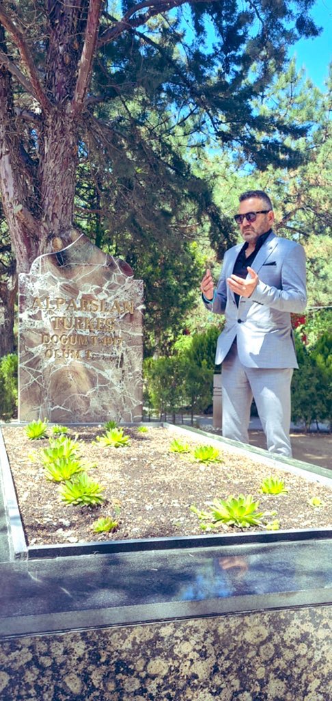 Gerekirse Soğan ekmek Yeriz Ülkemizi Böldürmeyiz .Soğan Ekmek Yeriz LİDERLERİMİZ <a href="/RTErdogan/">Recep Tayyip Erdoğan</a> 🇹🇷<a href="/dbdevletbahceli/">Devlet Bahçeli</a> 🇹🇷🤘VE CUMHUR İTTİFAKINI Bedeli Ne Olursa Olsun Ezdirmeyiz. Gerekirse Soğan Ekmek yeriz,Ama Karaktersiz ,Dönek Değiliz. Gerekirse Soğan Ekmek yeriz. Bu Ülkeyi Chpkk ya