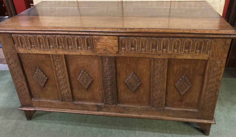 For sale on Antiques Atlas is this 1600 / 1700s Oak Coffer  Click link for more details antiques-atlas.com/antique/1600__…  listed  by Yew Tree Antiques Warehouse
#antiques #antiquecoffer #antiqueoakfurniture #countryhouse #countryhouseantiques