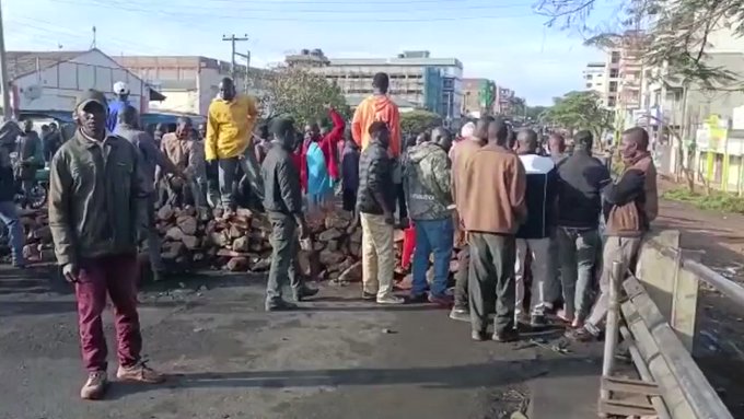 DiplomasiaNews's tweet photo. Just IN: #Raila Motorcade just passed #RadissonBlueHotel, Confused the Police on wild chase now approaching, trying to penetrate town Center.
https://t.co/cmtJRccvrq
Source.... https://t.co/JJRQQzh2Ub