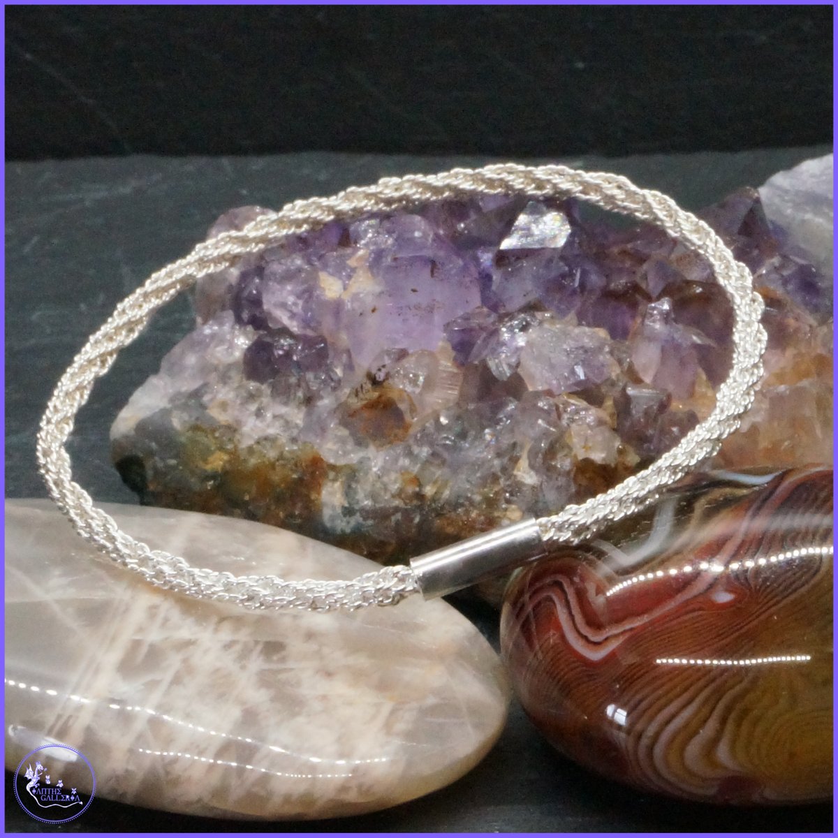 IantheGalleria's tweet image. J - Just Sterling Silver Jewellery.

Did you know all of our Jewellery is handmade by Augie, he has been working with Sterling Silver for over 40 years!

ianthegalleria.co.uk/ourshop/cat_17…

#AMZart #AprilAlphabetChallenge #NationalPetMonth #Earlybiz