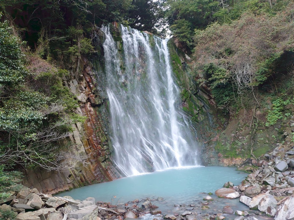 温泉水が流れる湯の滝 「丸尾滝」鹿児島