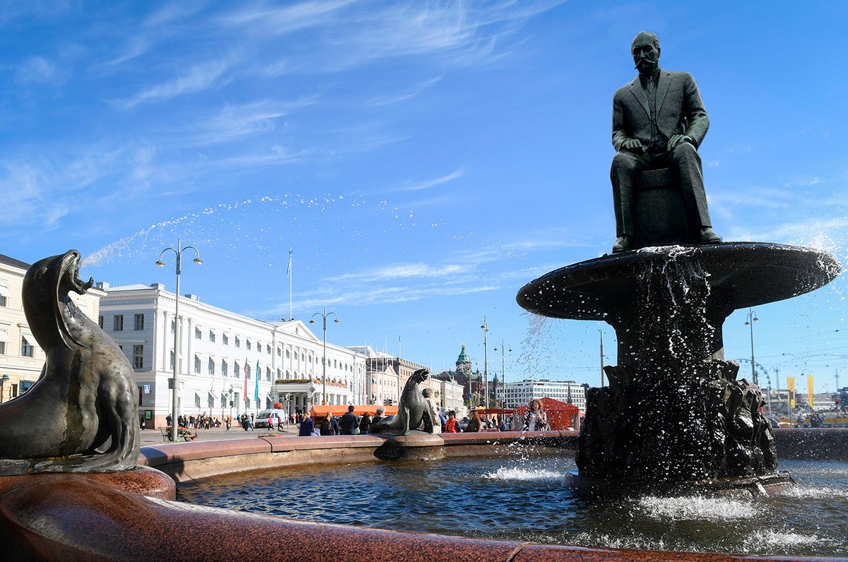 HelsinkiKymp's tweet photo. JUURI NYT: Helsinki korvaa Havis Amandan Kyösti Kalliolla

Ratkaisuun vaikutti ennen kaikkea veistoksen robusti muotokieli. 

📅 Kyösti Kallion näköisveistos siirretään Kauppatorille 1. huhtikuuta.

#Helsinki https://t.co/1qpPYXJdyJ