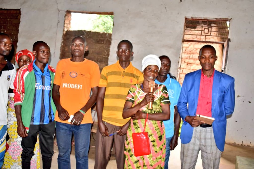 ABPInfos's tweet photo. #Burundi Le gouverneur de @BubanzaProvince tient ce jeudi une réunion avec les habitants de la zone #Butanuka en commune #Mpanda dans le but de recueillir leurs doléances et d'échanger sur des solutions y relatives. https://t.co/V18obIVmGH