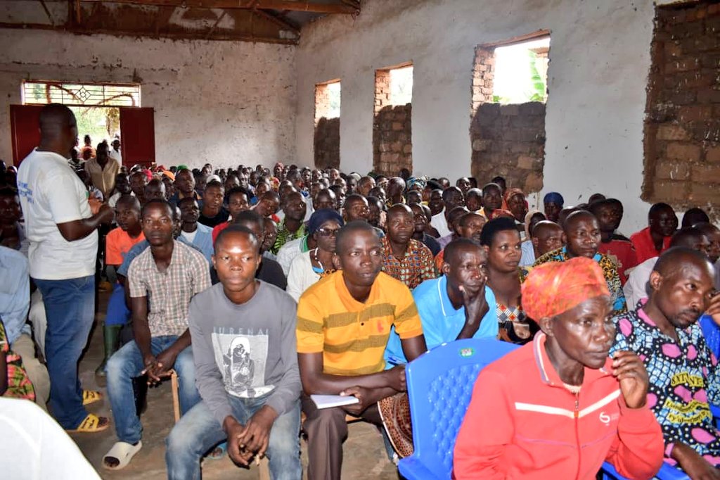 ABPInfos's tweet photo. #Burundi Le gouverneur de @BubanzaProvince tient ce jeudi une réunion avec les habitants de la zone #Butanuka en commune #Mpanda dans le but de recueillir leurs doléances et d'échanger sur des solutions y relatives. https://t.co/V18obIVmGH