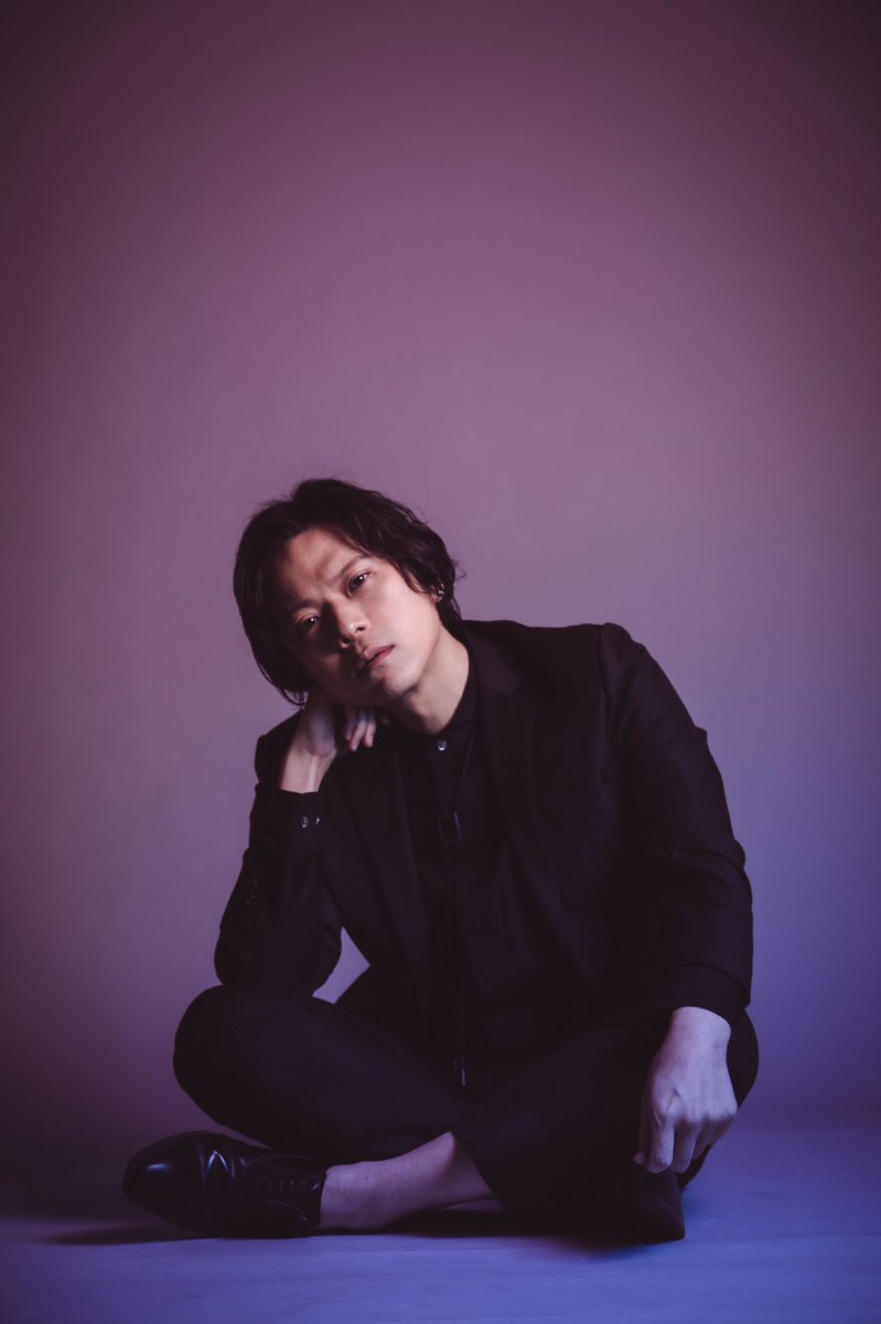 🌹🌌🆕🟣
⚠️津田とばり新アーティスト写真です！⚠️
🔵🆕🌌🌸
撮影は <a href="/OneTMY/">One-T</a> さん📸
4/12 1stシングル「5分前」リリースします💐
新アー写とともにみんなの春を彩るやさしくて強い曲になりました！お楽しみに💫