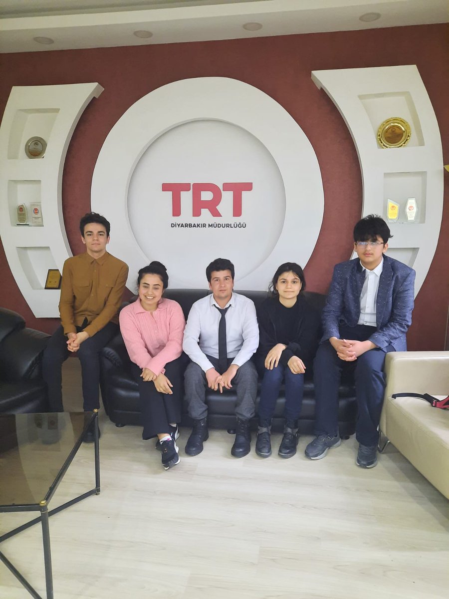 piamida's tweet photo. Our school @BHevsel's finalist teams, @Team_Delavo and Hemi Change, hosted by the TRT Radyo https://t.co/HiX3z0O3ff