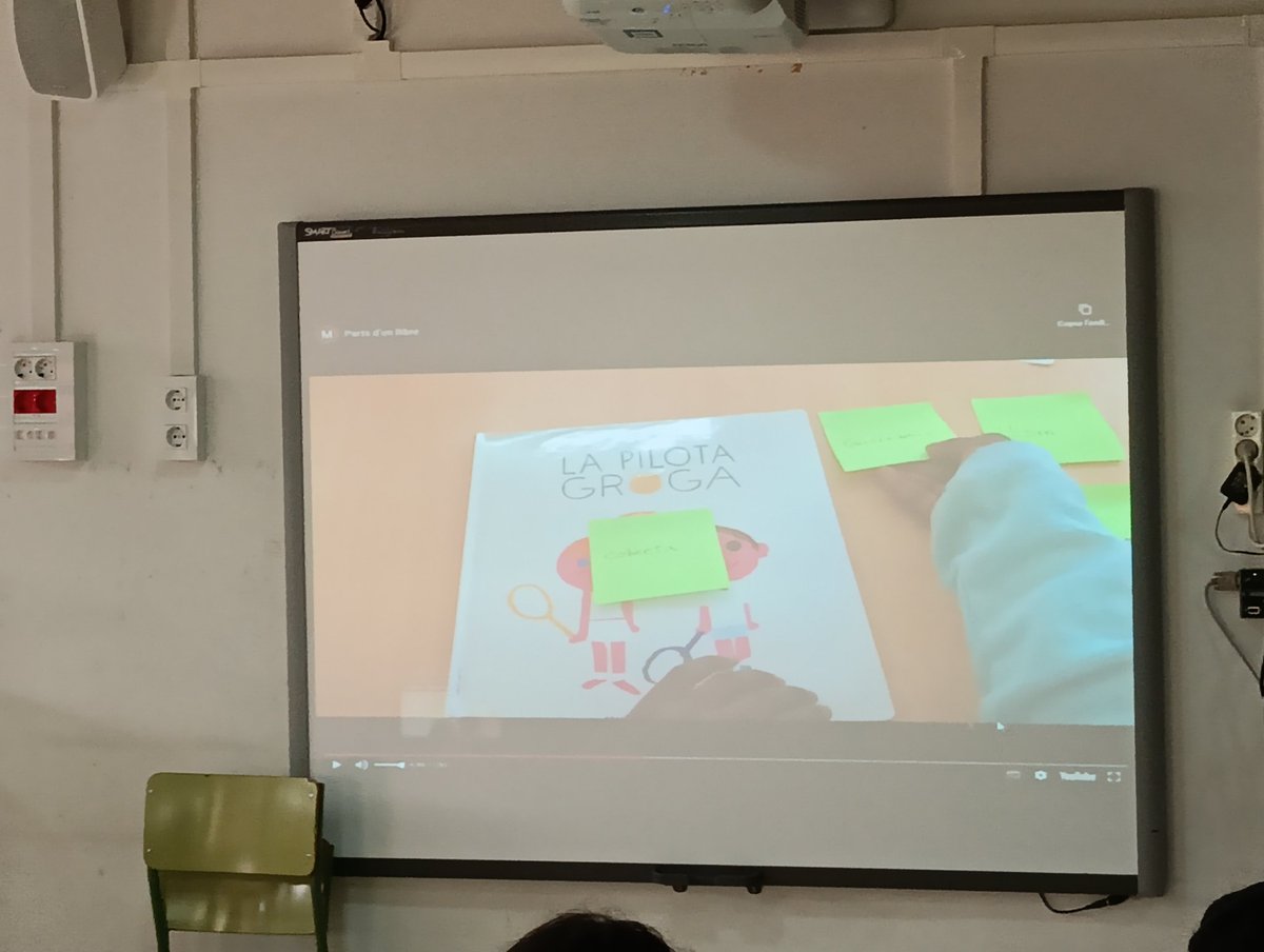 L'Helena i l'Arcen de l'escola @LaFargadSalt i la Tània de l'escola <a href="/masiperera/">Escola Mas i Perera</a> ens mostren els materials de formació d'usuaris/es elaborats a partir de laseva mobilitat a l'Anatolia ElementarySchool.
<a href="/EplusCatEdu/">Unitat Programes Internacionals Catalunya</a> #CETE #bibliotecaescolar #MCPuntedu