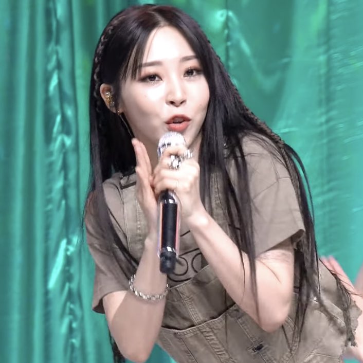 MBYLOOKS's tweet photo. byul cutie 🤣🤎

#MOONBYUL #문별 #MAMAMOOplus https://t.co/nAQW9BgP2Y