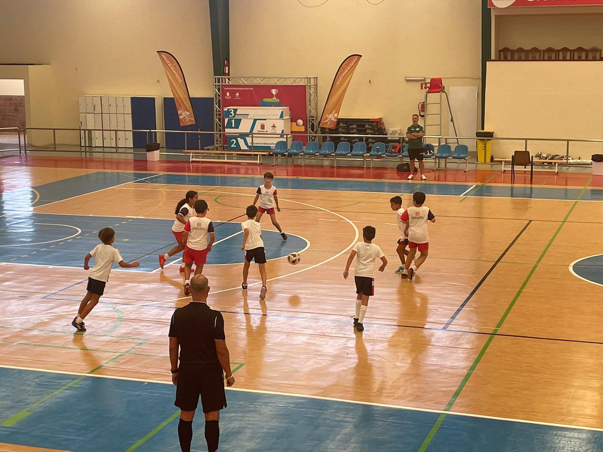 ClubExcelsior4's tweet photo. El Excmo Cabildo de Lanzarote patrocina nuestra escuela deportiva. https://t.co/UWzj0T4RjL