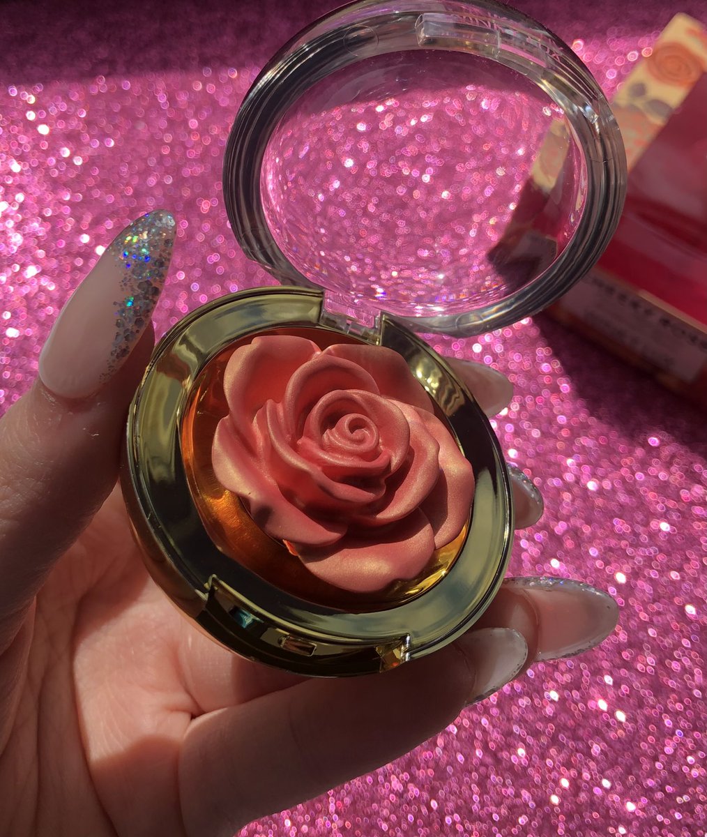 MakeupTricia's tweet photo. Working on some more product photography!! This time it’s for the incredible brand @WinkyLux 🤩 I feel like I can’t capture all of the beauty of these products in just a few pictures but they are absolutely stunning!🥰📸 https://t.co/zGrkUV1AlZ