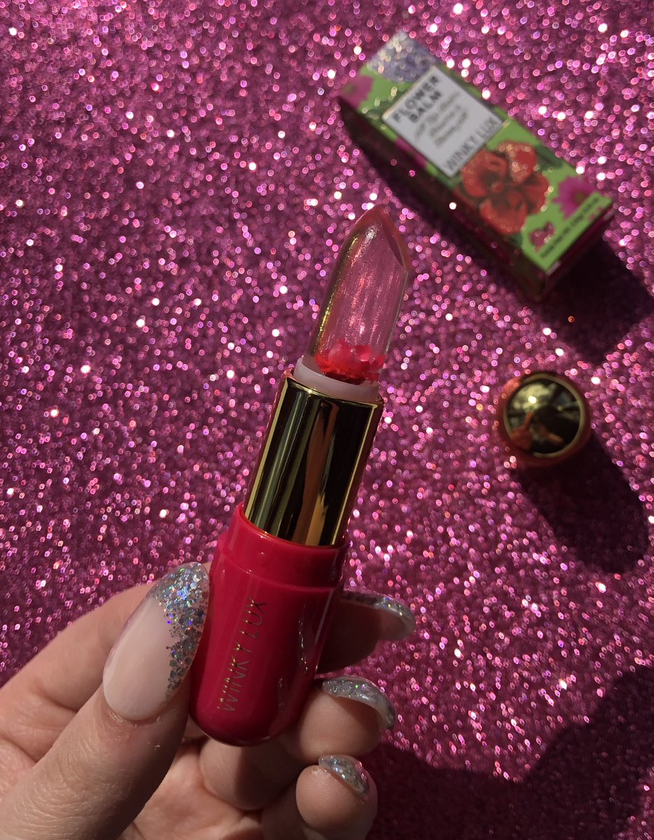 MakeupTricia's tweet photo. Working on some more product photography!! This time it’s for the incredible brand @WinkyLux 🤩 I feel like I can’t capture all of the beauty of these products in just a few pictures but they are absolutely stunning!🥰📸 https://t.co/zGrkUV1AlZ