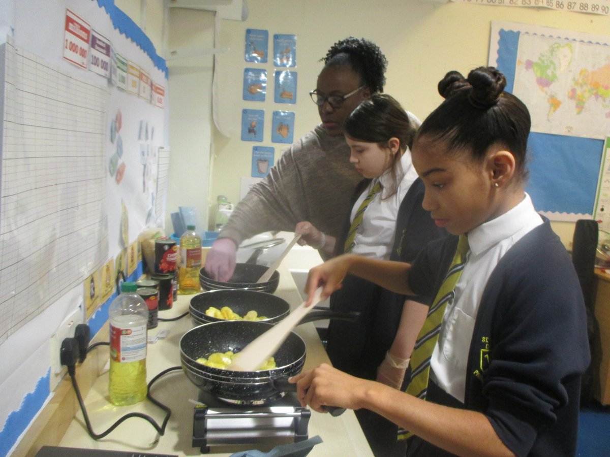 NW7StVincents's tweet photo. UKS2 have been celebrating other cultures in their Spring project with a focus on West Africa & the Kingdom of Benin. They visited the Bronzes @britishmuseum, danced, created music on djembe drums, painted African Warrior Women & cooked a West African meal #RJED @DOW_Ed_Service https://t.co/69ViWopnIF