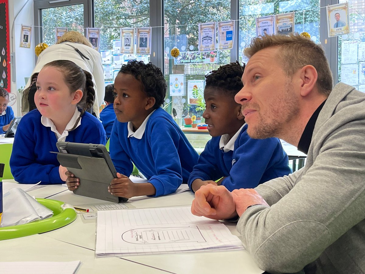 woodberrydownN4's tweet image. We were delighted to wish our visitors from Norway and Sweden a very big välkommen this morning! We hope that you were inspired by our use of technology and our exceptional pupils. #NWFed #WoodberryDown