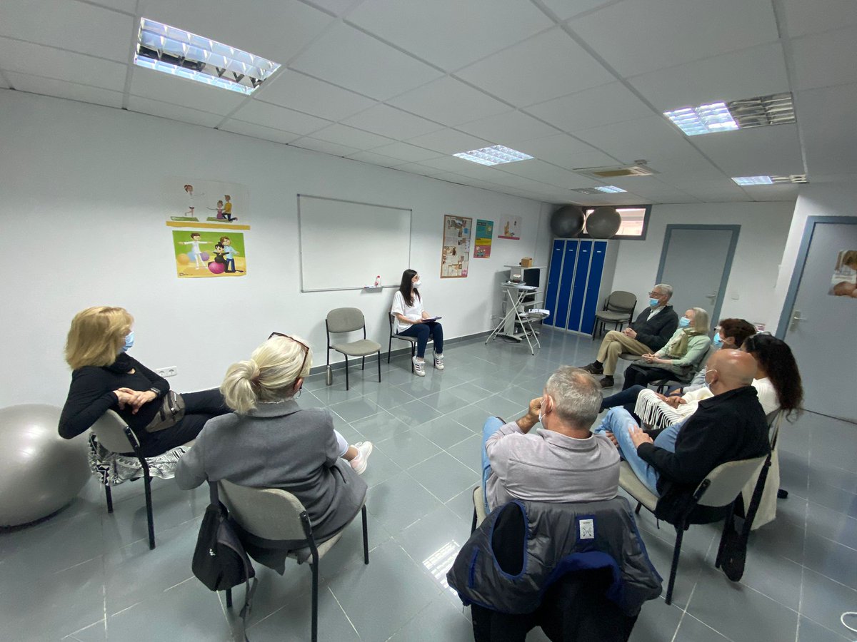 CSCASADELMAR's tweet photo. Hoy quinta sesión del taller de deshabituación tabáquica.  Pacientes comprometidos con su salud 👏🏼👏🏼👏🏼#dejardefumar #apmallorca https://t.co/i6KmvgE5eV