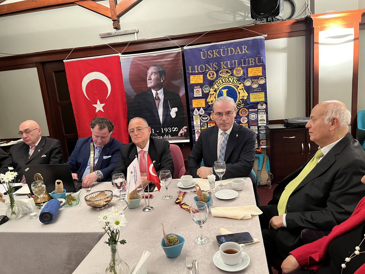 uskudar_lions's tweet photo. 2️⃣ Sibel Çınar’a takdim edilen patch’i Kulüp bayrağımıza taktık.
Toplantımıza katılan Leo kardeşlerimize teşekkür ederiz. #weserve #lionsclubs #lionsturkiye #atalarleo #beykozleo #118ylions #118yleo https://t.co/mbq6E9vahj