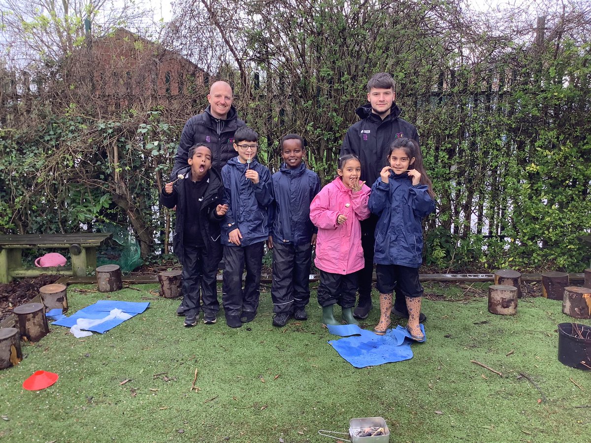 wyndclf's tweet photo. Our fun forest school morning ended with toasting marshmallows over the fire 🔥
#outdoorfire #lifeexperiences #physicallearning #yummy https://t.co/XE6olI96xS