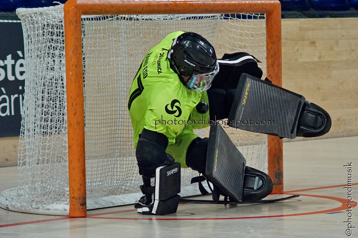 Photojordimusik's tweet photo. Fotos @FCBhoquei - @adespvalongo #champions League #OKEuro #WSERinkhockey #hoqueiempatins #WSEChampionsLeague #hoqueipatins #hockeypista #hoquei #hockey #hockeypatines #rinkhockey #Barcelona #Barça #playpalau #ok #advalongo #valongo #hoqueipt #portugal https://t.co/3fw7QtykVa https://t.co/0NrvtvbqBY