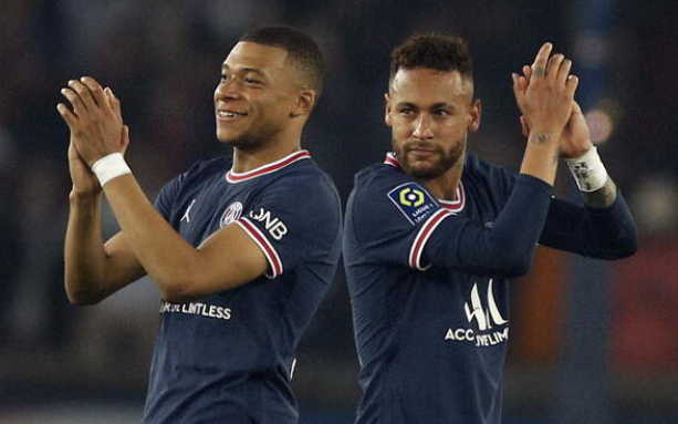 Ligue 1'de en yüksek aylık brüt maaş sıralaması:

1️⃣ Mbappe : 6 M€
2️⃣ Neymar : 3,675 M€
3️⃣ Messi : 3,375 M€
4️⃣ Marquinhos : 1,2 M€
🟰 Verratti : 1,2 M€
6️⃣ Hakimi : 1,08 M€
7️⃣ Donnarumma : 916.000€
8️⃣ Ramos : 791.000€
9️⃣ Bernat : 730.000€
🔟 Mukiele : 700.000€