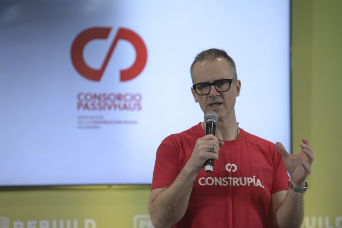 ECEQUIEL_'s tweet photo. #Rebuild23 Hemos presentado la nueva marca del Consorcio Passivhaus en Ifema #10VE #ConstrucciónPasiva https://t.co/VmtVPkYXhf