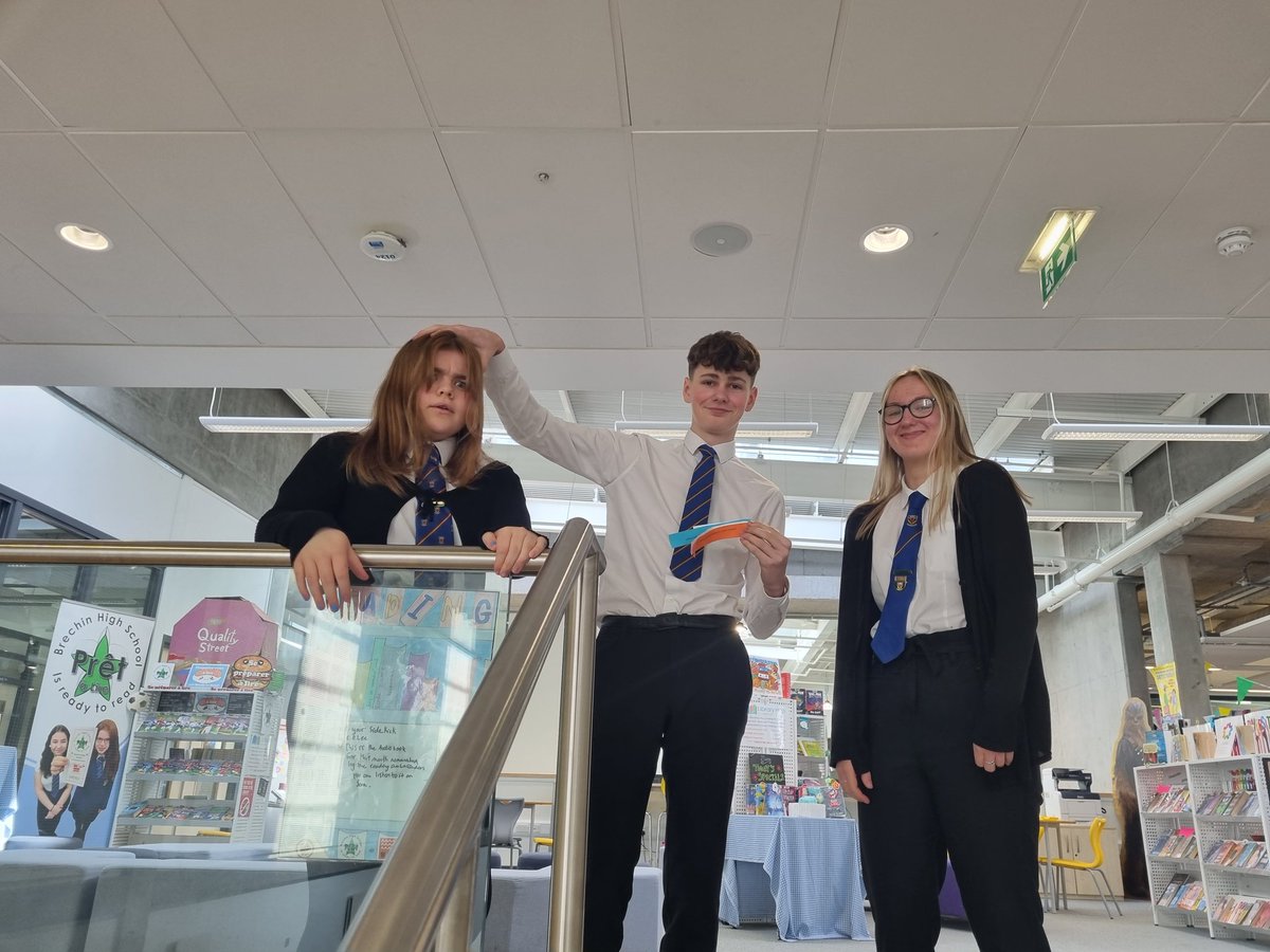 BrechinLanguage's tweet photo. S2 Chasse aux Oeufs: Learning French prepositions, places, furniture, and classroom equipment through active problem solving and understanding. Senior pupils providing help. @BrechinHigh1 @BrechinEnglish @BrechinLanguage 
#ThisisBrechin
#BrechinLearning
#Inclusion https://t.co/JRh6DWw91I