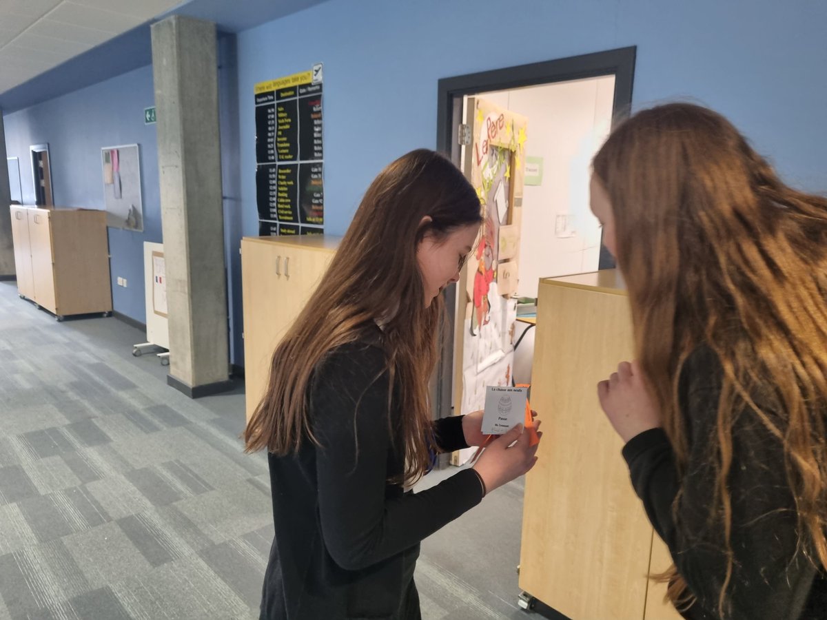 S2 Chasse aux Oeufs: Learning French prepositions, places, furniture, and classroom equipment through active problem solving and understanding. Senior pupils providing help. <a href="/BrechinHigh1/">Brechin High School</a> @BrechinEnglish <a href="/BrechinLanguage/">@BrechinLanguages</a> 
#ThisisBrechin
#BrechinLearning
#Inclusion