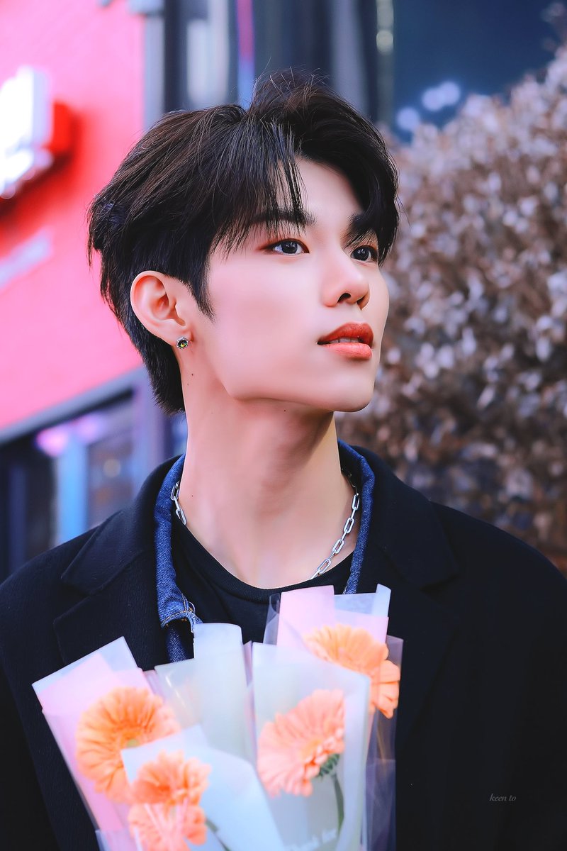 jjangajis's tweet image. fantasy boys can collect any other handsome trainees around but i fear no one’s topping THIS FACE