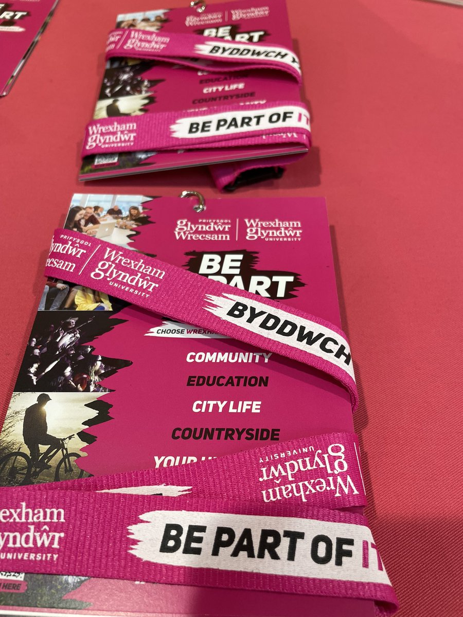 rjbrer's tweet photo. Showing my artistic side today @NSCGNewcastle @NSCGStafford #NSCGNextSteps whist informing learners about all things #wrexham @GlyndwrUni @WGUOutreach who doesnβt love a lanyard π#BePartOfIt https://t.co/0fWX7hpKdT