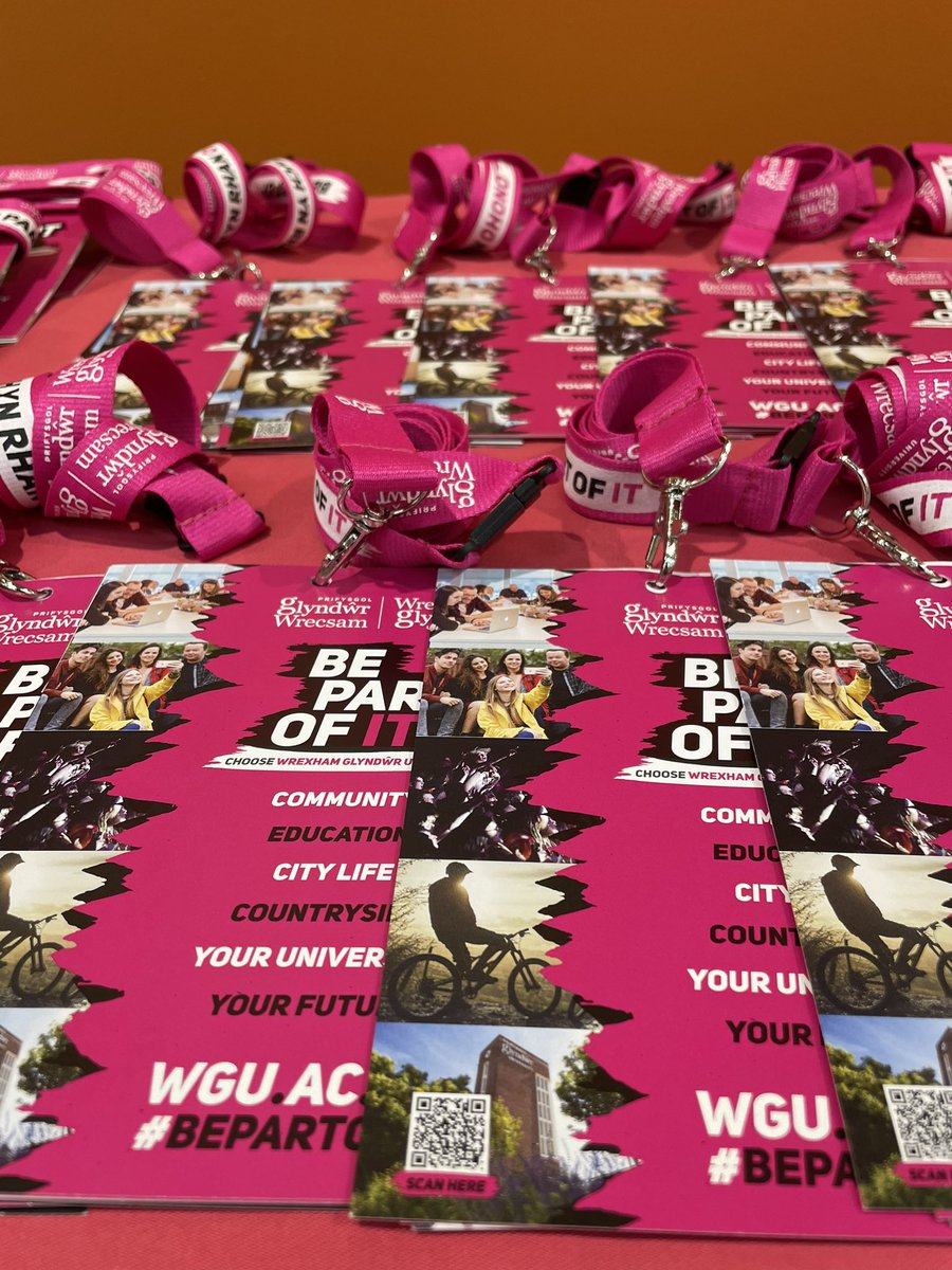 rjbrer's tweet photo. Showing my artistic side today @NSCGNewcastle @NSCGStafford #NSCGNextSteps whist informing learners about all things #wrexham @GlyndwrUni @WGUOutreach who doesnβt love a lanyard π#BePartOfIt https://t.co/0fWX7hpKdT