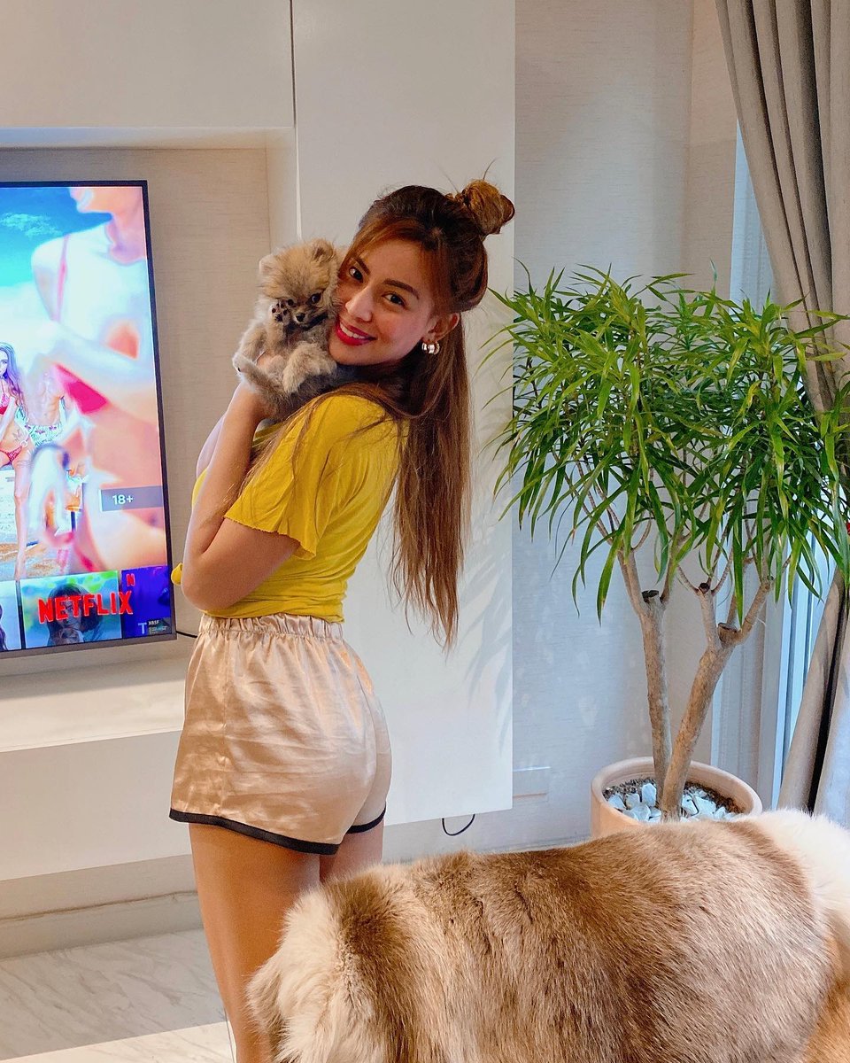 The reason we struggle with insecurity is because we compare our behind-the-scenes with everyone else’s highlight reel❤️