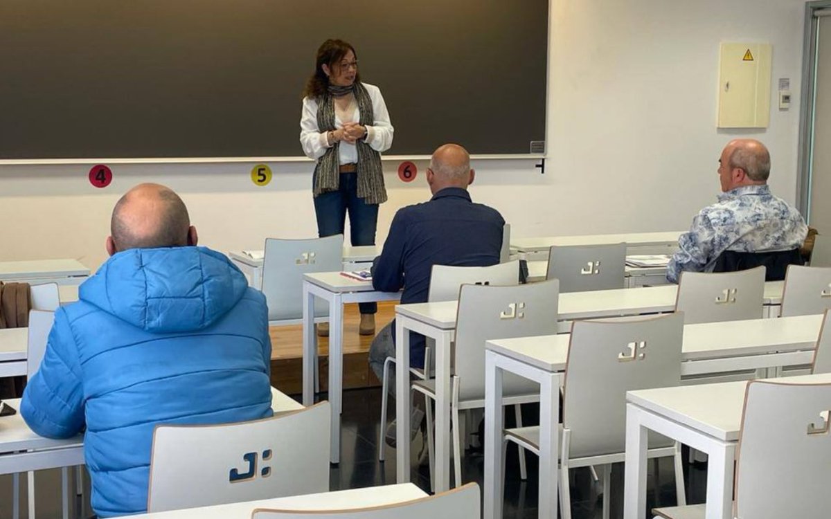 HUB4T TecnoCampus (@hub4tecnocampus) on Twitter photo 📣 Donem la benvinguda als estudiants que formaran part del nou programa #TecnoCampusSènior <a href="/TecnoCampus/">TecnoCampus</a> 🙌 dirigit a majors de 55 anys que volen seguir formant-se 🤓
🤝 Compartiran aula amb estudiants de #grau i gaudiran de les activitats organitzades per la #universitat 📣 Donem la benvinguda als estudiants que formaran part del nou programa #TecnoCampusSènior <a href="/TecnoCampus/">TecnoCampus</a> 🙌 dirigit a majors de 55 anys que volen seguir formant-se 🤓
🤝 Compartiran aula amb estudiants de #grau i gaudiran de les activitats organitzades per la #universitat