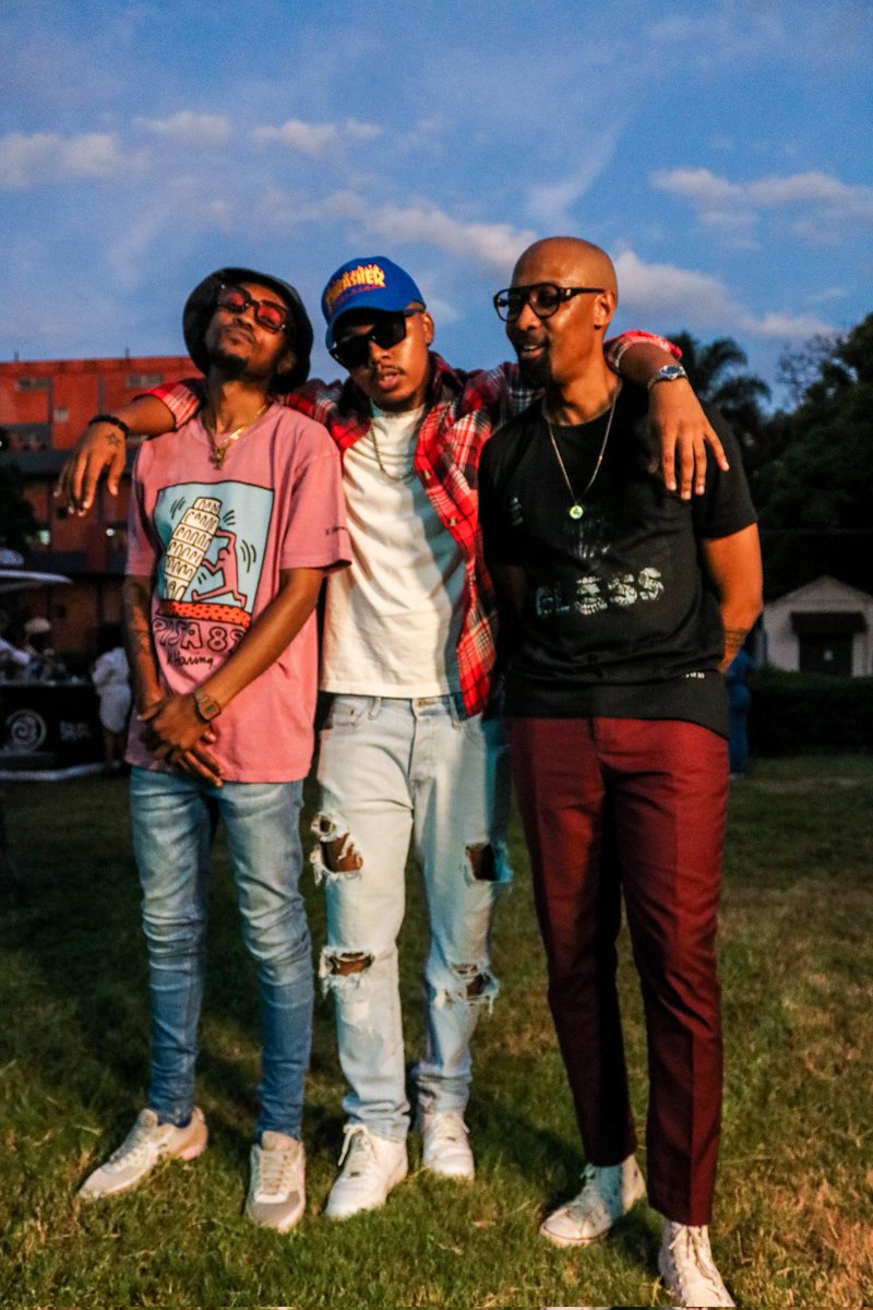 KingThibe's tweet photo. It was good seeing  and sharing the stage with my G's at  #FindTheChill 
S/O to @leboywonda and @OriginalJayJody !!

Awooooo!!! https://t.co/oIZDzHoGo4