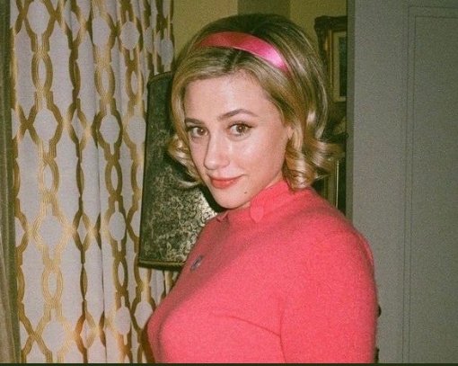 Leandraaofc's tweet photo. Chorei
Sorrir
Morrir de raiva 
Mais so de pensar que é a última temporada me da vontade de chorar de verdade .
#Riverdale última temporada gente , se preparem que eu vou está muito nostálgica e sentimental hoje https://t.co/OOLrAfvBc3