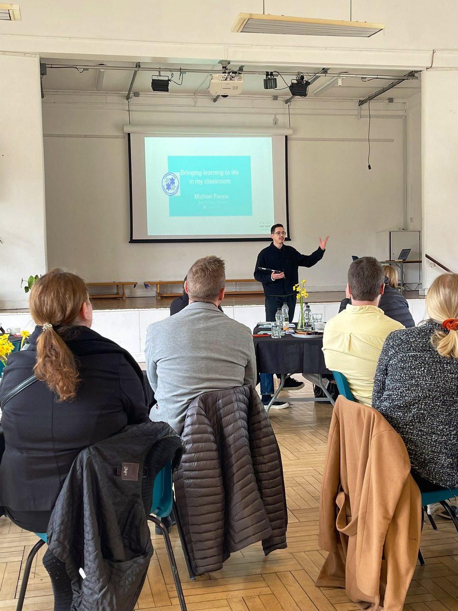 woodberrydownN4's tweet image. Thank you to @MichaelPavela, @MissCurnow_WD and @mr_waldon for their excellent presentations to our Scandinavian visitors this morning. Their passion and excitement for technology in the classroom is exemplary. #NWFed #WoodberryDown