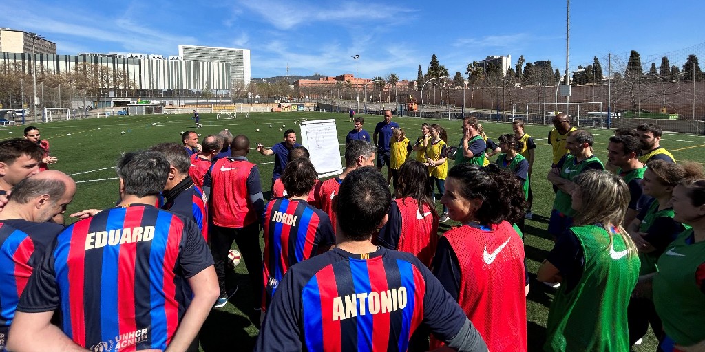 FCBjugadors's tweet photo. 📌 Nova sessió del #CoachValues amb la xerrada dirigida per Andrea Orlandi i la col·laboració dels membres de l'equip masculí de l'Agrupació @JuanjoCarricon1, @CuetaJordi, Alguer Brugarola, @dbigas77, Antonio Cañizares i Enric Castellà.

🤝 Gràcies a @iesebschool per la visita! https://t.co/M8YBrNSRjL