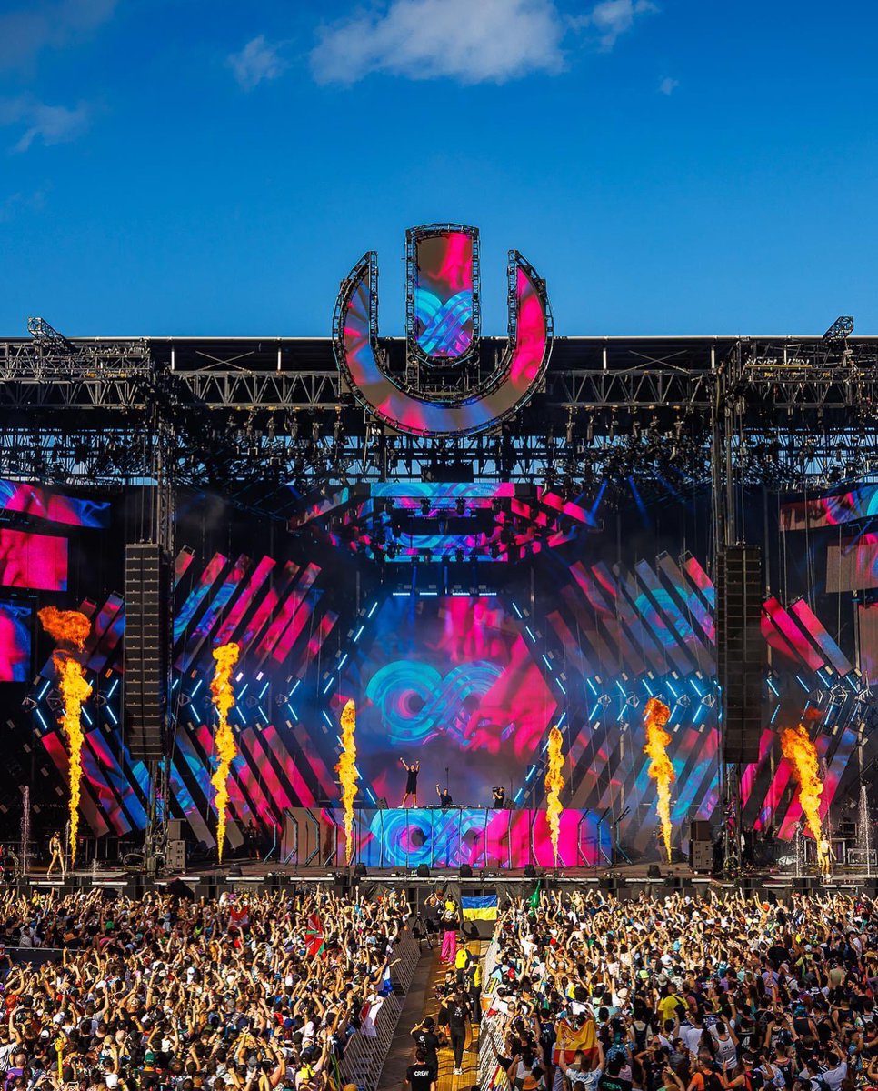 djchewy's tweet photo. Incredible weekend of quality music @ultra #miami #ULTRALIVE with amazing 🥶#djs #artists @MartinGarrix @HARDWELL @davidguetta @nickyromero @Carl_Cox @TaleOfUs @ericprydz @realAdamBeyer @swedishousemfia @Alesso @CamelPhat @tiesto @Zedd @arminvanbuuren @afrojack https://t.co/iIYQLLmVud