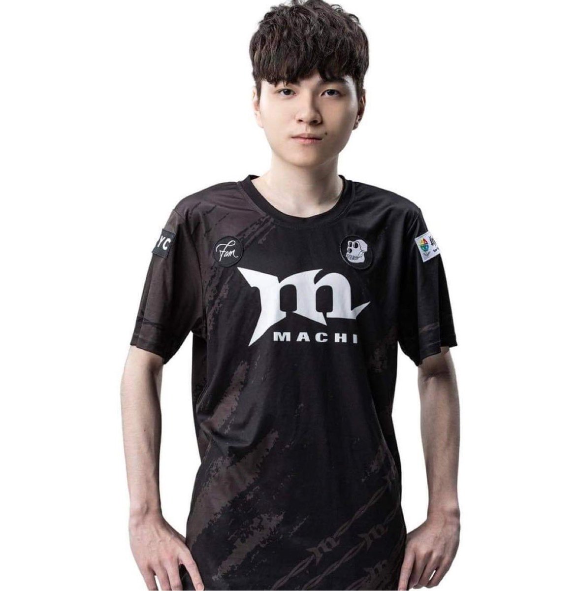 machibigbrother's tweet photo. The Machi BAYC League of Legends team. You didn’t know anon? @BoredApeYC https://t.co/yjEQuywH2c