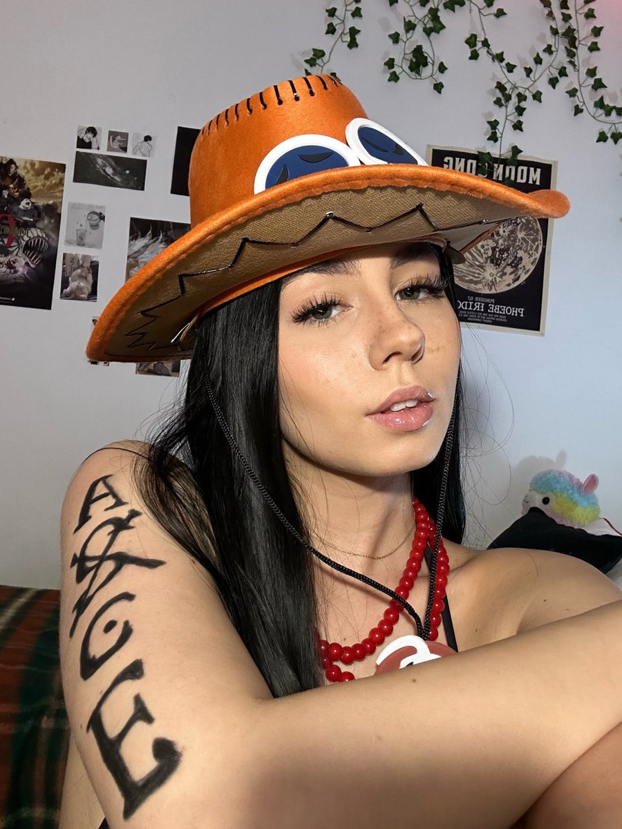 kittyandreee's tweet photo. “tenemos que vivir sin arrepentirnos de nada” 🔥 #ACE #ONEPIECE #cosplayergirl #cosplay https://t.co/hfcilpKkiy