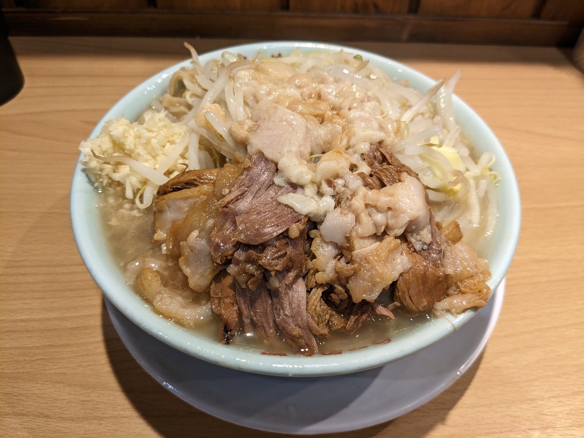ramentechnocrat's tweet photo. 豚と脂。木場 小豚ラーメン全タシ

飲みやすいスッキリ目のスープ
脂サラダが最高に美味しいです https://t.co/vfOIXVuY7w
