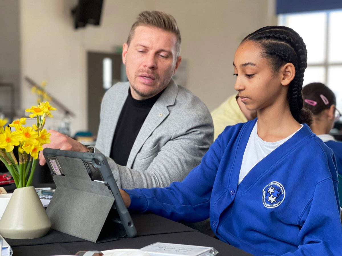 woodberrydownN4's tweet image. Our #NWFed #WoodberryDown #Year5 pupils did an excellent job developing the skills of our #EdTech visitors this morning. The adults each created a #Keynote presentation with the support of the pupils.