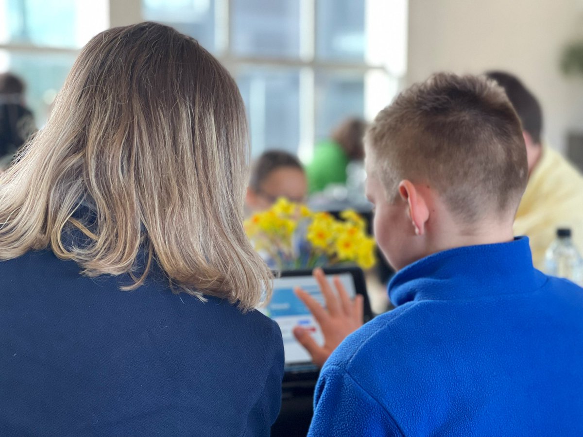 woodberrydownN4's tweet image. Our #NWFed #WoodberryDown #Year5 pupils did an excellent job developing the skills of our #EdTech visitors this morning. The adults each created a #Keynote presentation with the support of the pupils.