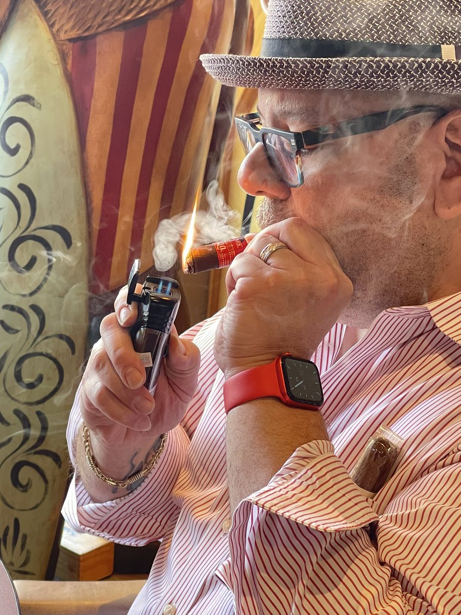 StogieCop1's tweet image. It’s launch day @manestreetcigars as NJ Boutique Cigar Week continues with the launch of Exile Cigars first core line, La Dalia! Cigars on sale all day party starts at 5!