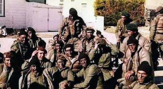 hgpugliese's tweet photo. Si conoces a un "Veterano" saludarlo y felicitalo.

Es muy difícil que te hable de la guerra, nadie habla del Infierno, sólo El Dante.

Si tuvo la dicha de quedar físicamente entero y tiene un trabajo, sus palabras desconocen la queja, sólo los combatientes teóricos lo hacen. https://t.co/KICvS0d4Vy