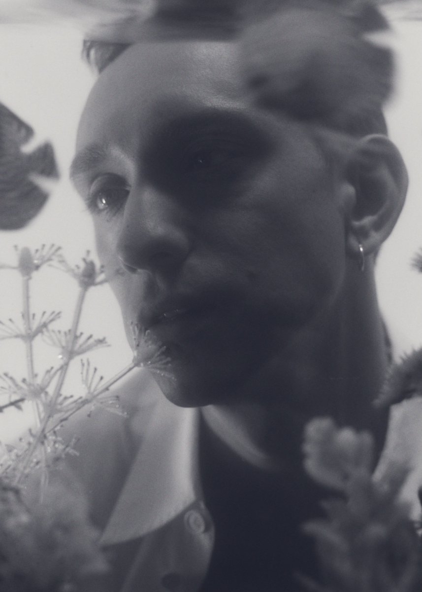 young_'s tweet photo. Oliver Sim for @PUSSPUSSMAG 🌷 https://t.co/U0uM7CKxjY