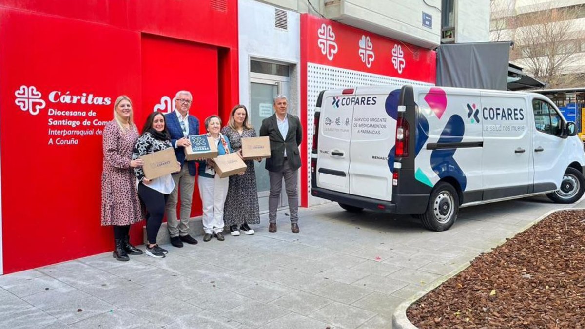 El Programa Sanamos de la #FundaciónCofares llega a #Galicia con productos farmacéuticos destinados a la población con pocos recursos. Gracias a <a href="/_CARITAS/">Cáritas Española ✳️</a> y Pilar Farjas, directora de Cáritas Interparroquial de A Coruña.

¡Seguimos sumando kilómetros solidarios!