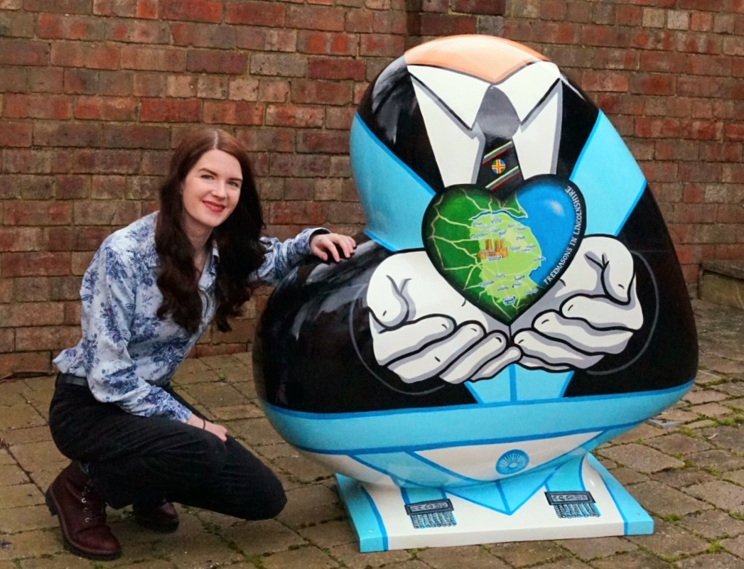 This summer everyone will be able to see where #Freemasons meet in Lincolnshire thanks to our part in a street art project supporting St Barnabas Hospice. Here's artist Rose Ablewhite <a href="/RosieRockets_/">Rosie Rockets</a> with the artwork she created for us. <a href="/stb_hearttrail/">St Barnabas Heart Trail</a> <a href="/Shayonthesquare/">Shay</a>