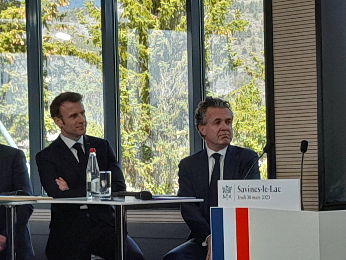 AnnickMievre's tweet photo. Arrivée du Président de la République et du Ministre de la Transition Écologique pour présenter le plan eau à Savines-le-lac, en présence de M. Saddier,  Président du comité de bassin Rhône Méditerranée 
@SauvonsLeau https://t.co/gPJlXtDeym