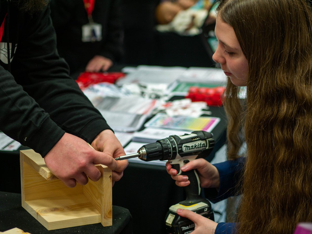 📸 We're having an amazing day at <a href="/CareersWales/">Careers Wales</a> #ChooseYourFuture South Powys at @BreconLeisure today 🙌🏻

1/2