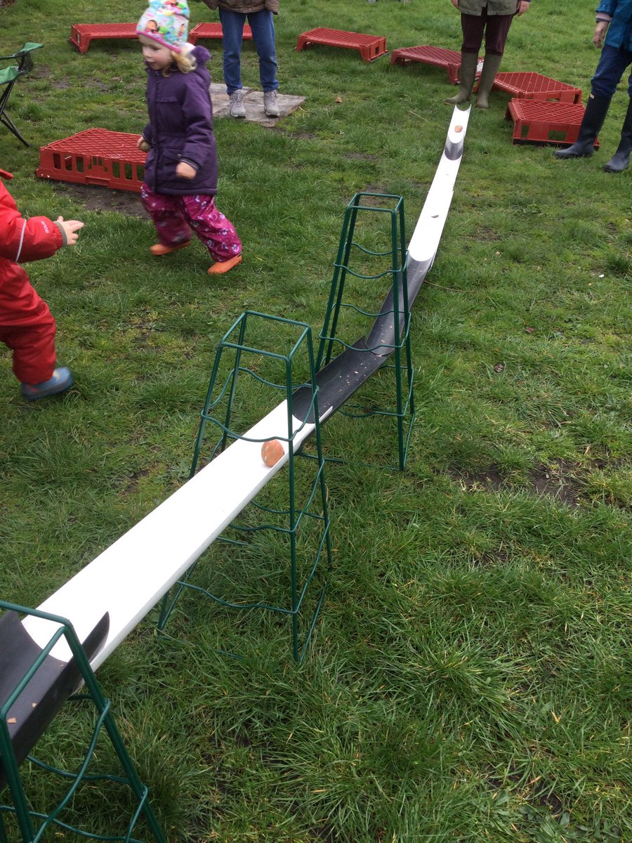 HTAClassSmith's tweet photo. All about eggs! Decorating egg shaped leaves and eggs.We built an egg run and had a lot of fun rolling our decorated eggs.We hunted for chocolate eggs and enjoyed hot cross buns.#HTAForestschool https://t.co/ZPownKW5tH