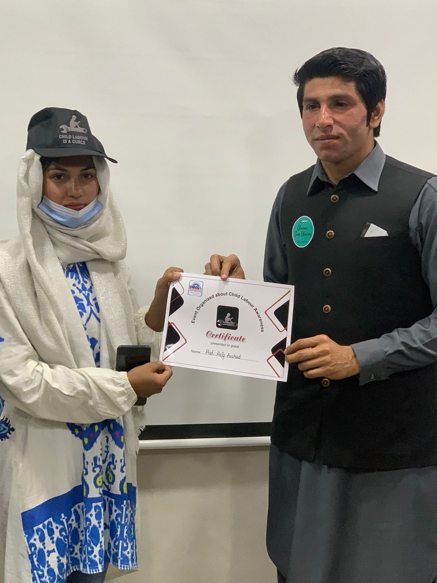 UODMCSOfficial's tweet photo. The projects were led by the subject instructor Mr. Asif Arshad, who explained the idea behind these works, and the practical significance they hold in the societal growth. 

#UOOfficial #UODMCSOfficial #UOResearch #UOFaculty #UOEducation #UOCommunity https://t.co/h7bp4SMuLv