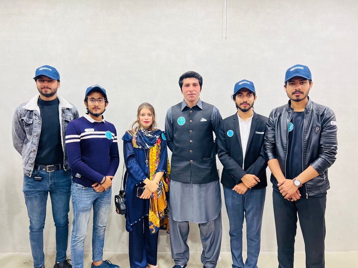 UODMCSOfficial's tweet photo. The projects were led by the subject instructor Mr. Asif Arshad, who explained the idea behind these works, and the practical significance they hold in the societal growth. 

#UOOfficial #UODMCSOfficial #UOResearch #UOFaculty #UOEducation #UOCommunity https://t.co/h7bp4SMuLv
